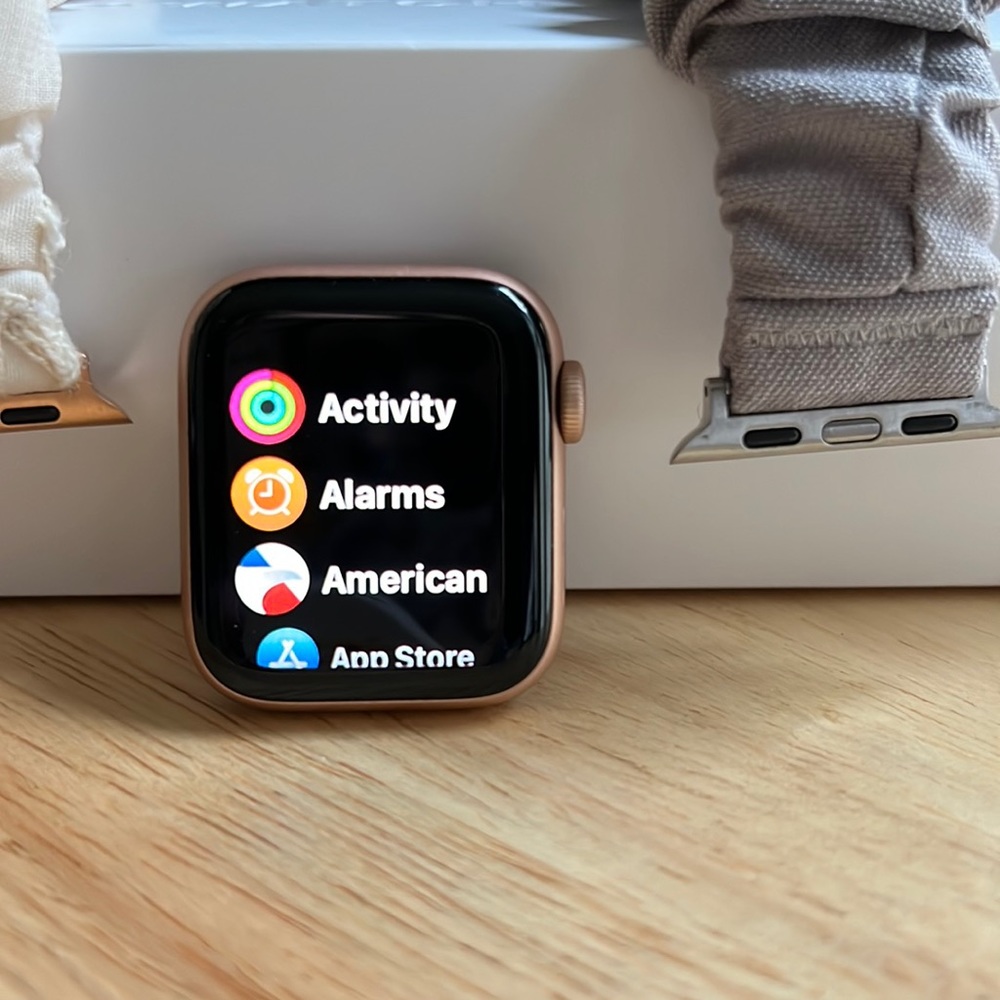 Series 5 Apple Watch 40mm GPS + Cellular - Picture 4 of 14